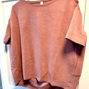 Lululemon Women’s Short Sleeved Shirt Top  Casual Athleisure, Size 6